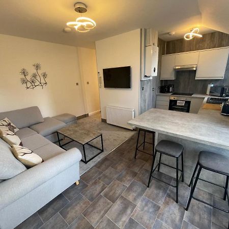Crown Aros Beag, Ultra City Central 2 Bedroom Apartment With Free Parking Onsite อินเวอร์เนส ภายนอก รูปภาพ